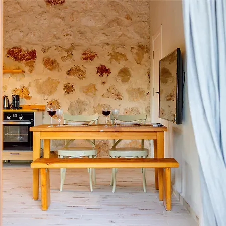 Bademlique Stone Lejlighed